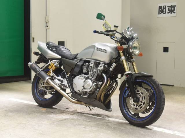 Yamaha XJR 700