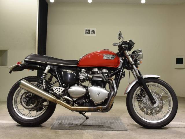 Triumph Thruxton 900