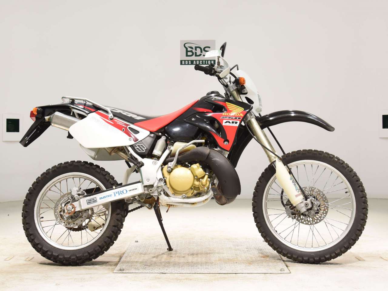 Honda CRM 250.