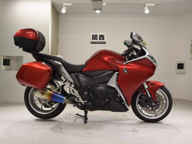 Мотоциклист на Honda VFR 1200