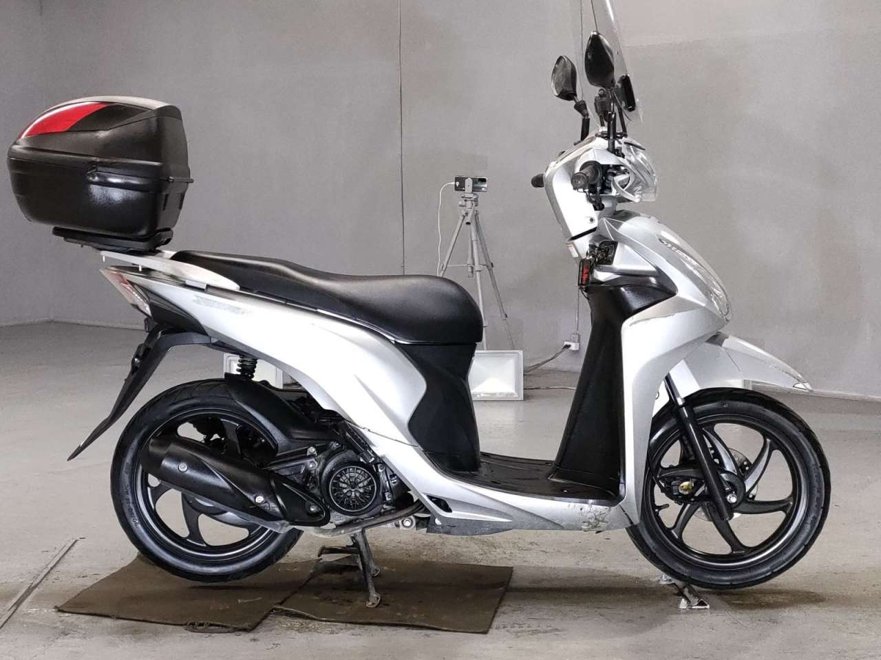 Honda dio 110. Хонда дио 110. Скутер Ямаха 125 Cygnus 2009 год. Мопед JT 59 вдвоем.